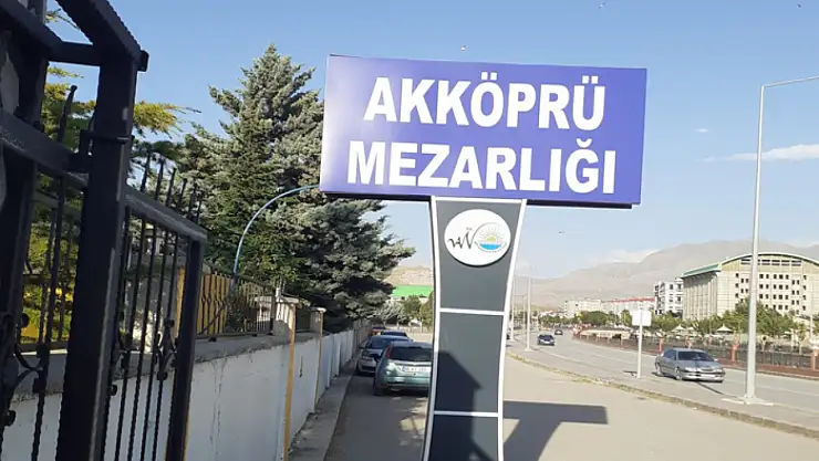 Akköprü kabristanında yapılan bakım çalışmaları vatandaşların takdirini kazandı