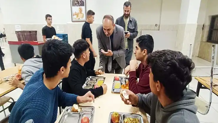 Alhan'dan, Alpaslan Fen Lisesi Pansiyonuna ziyaret