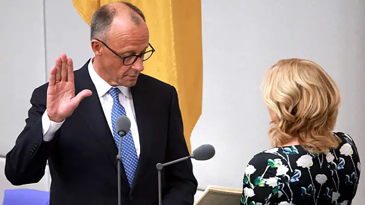 Almanya'da Merz başkanlığındaki yeni hükümet göreve başladı