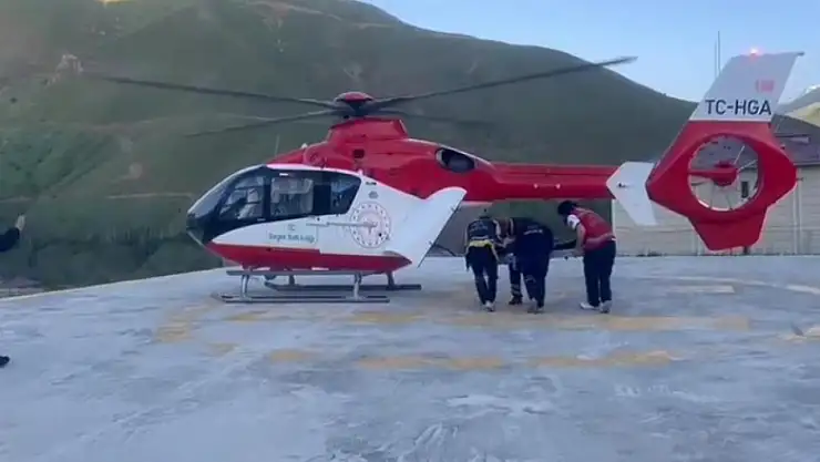 Ambulans helikopter doğumdan sonra rahatsızlanan kadın için havalandı