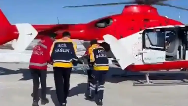 Ambulans helikopter göğüs ağrısı olan hasta için havalandı