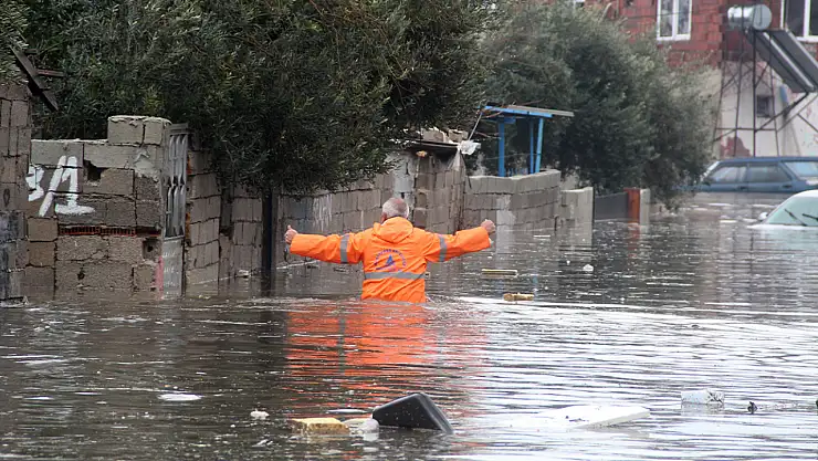 Antalya'nın 5 ilçesinde okullar yarın tatil