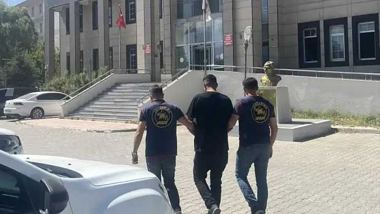 Aranan suçlu sahte kimlikle yakalandı