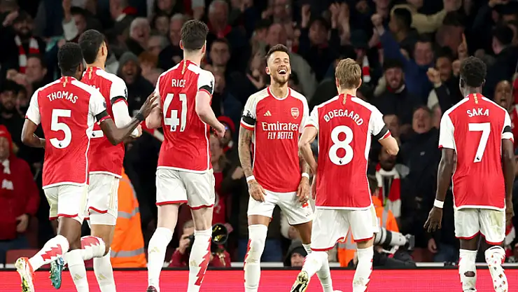 Arsenal, derbiyi 5 golle kazandı