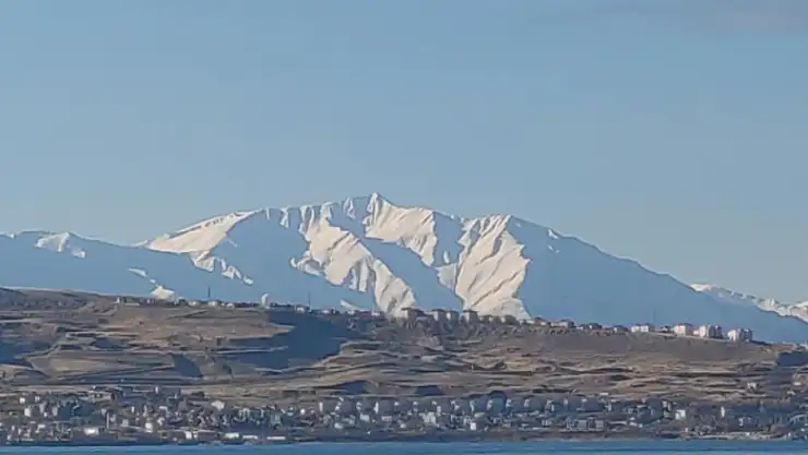 Artos Dağı beyaz gelinliğini giydi