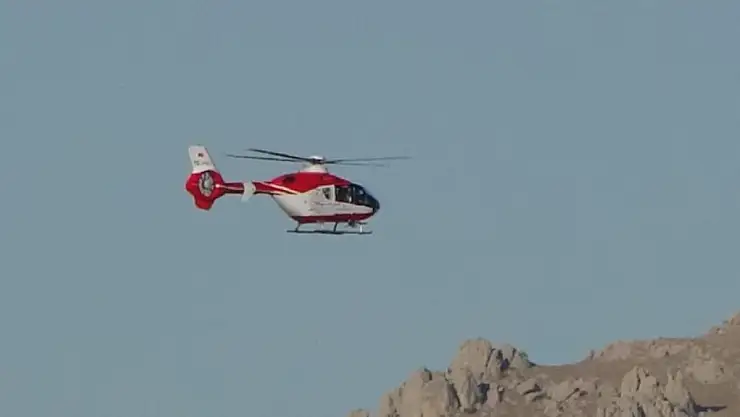 Asfiksi hastası yenidoğan bebek ambulans helikopterle Van'a getirildi