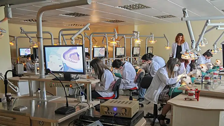 Atatürk Üniversitesinden DUS'ta büyük başarı