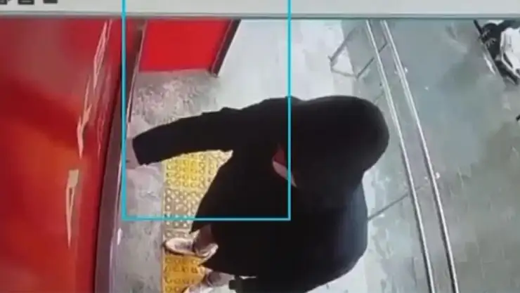 ATM önlerinde vatandaşları dolandırdılar
