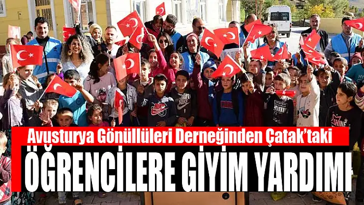 Avusturya Gönüllüleri Derneğinden Çatak'taki öğrencilere giyim yardımı
