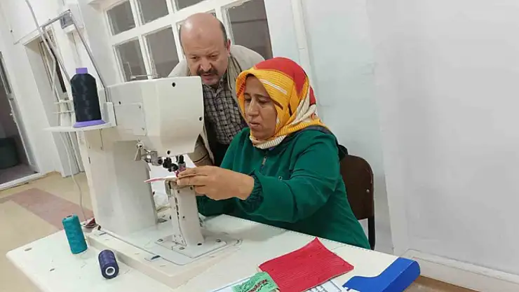 Ayakkabılara kadın eli değecek