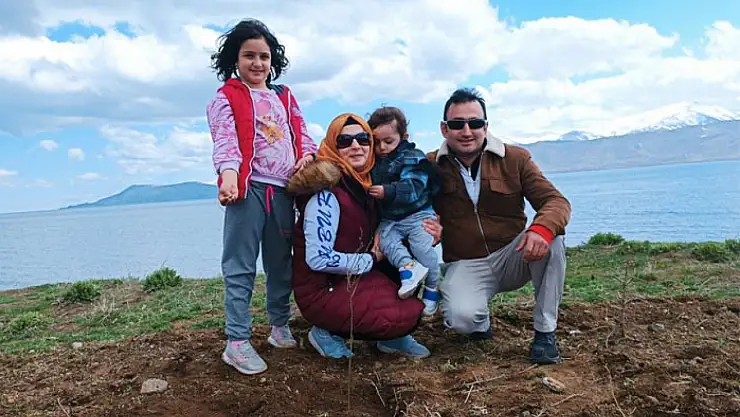 Badem fidanları toprakla buluştu