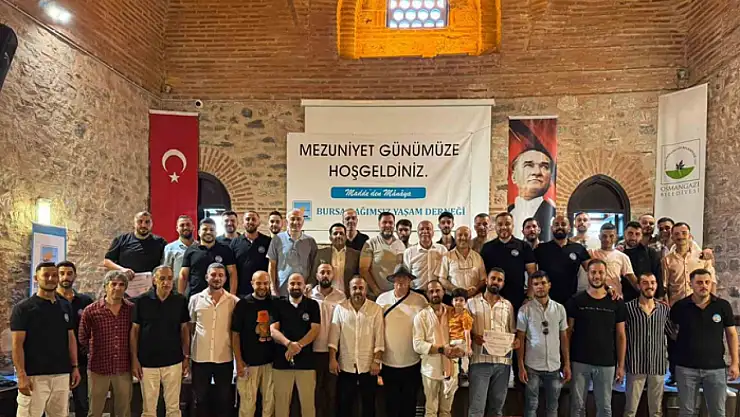 Bağımlılıklarını yenen bireyler mezuniyet coşkusunu yaşadı