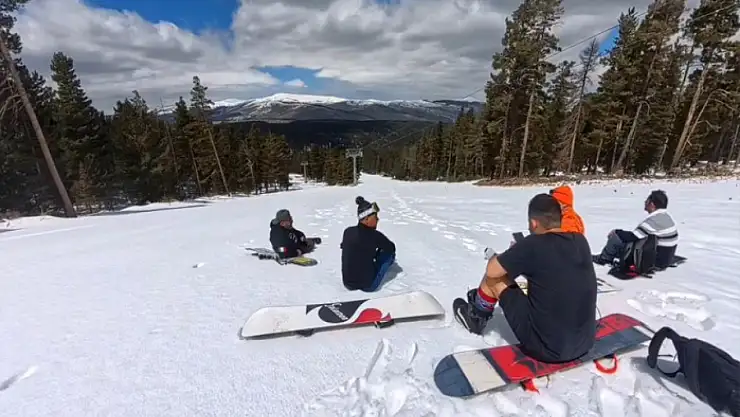 Baharın ortasında snowboard keyfi