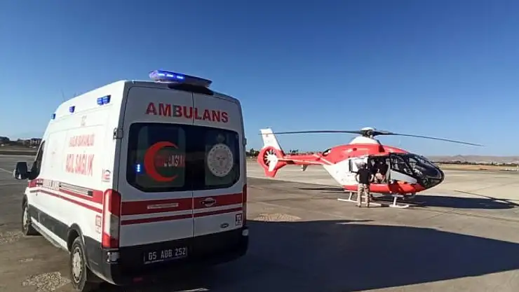 Bahçesaray'da kalp krizi geçiren hasta, helikopter ambulansla Van'a sevk edildi