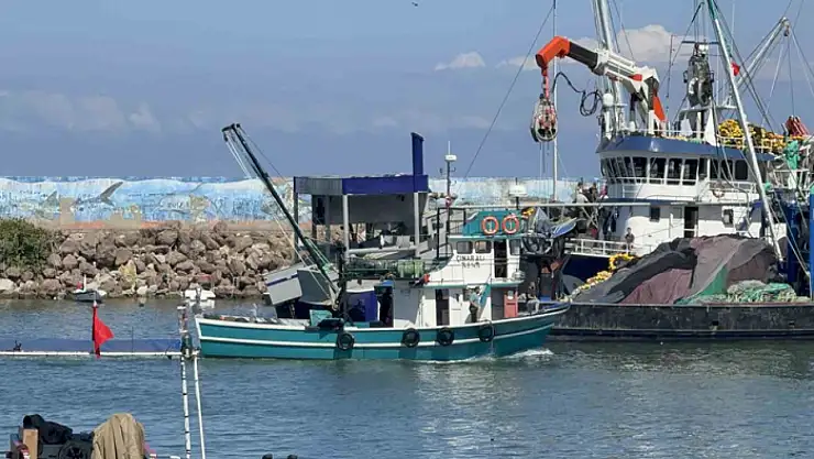 Balıkçılar, bol hamsi avı için havanın soğumasını bekliyor
