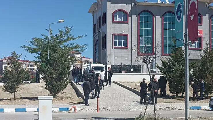 Barışmaya giderken öldürülen anne ve oğulları defnedildi