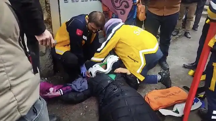 Başına buz kütlesi düşen kadın yaralandı