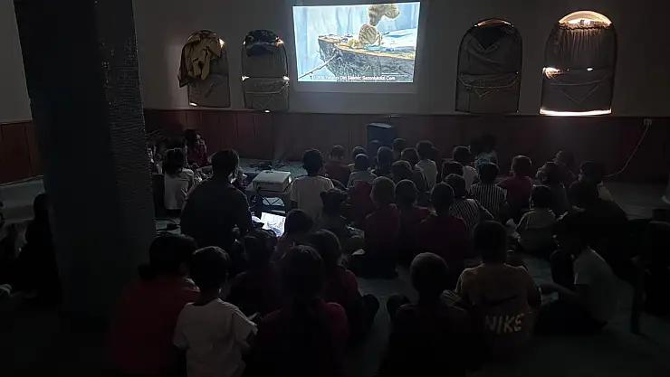 Başkale Belediyesi'nden çocuklara sinema keyfi