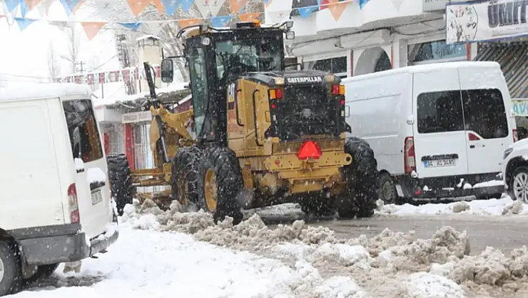 Başkale'de 21 yerleşim yeri ulaşıma kapandı
