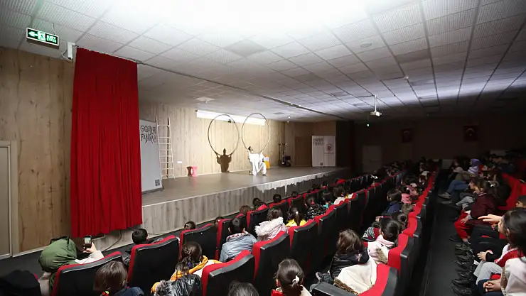Başkale'de akrobasi gösterisi