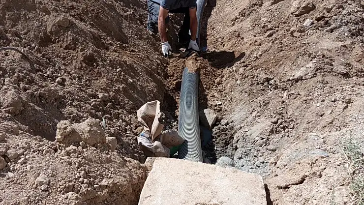 Başkale'de alt yapı çalışmaları sürüyor