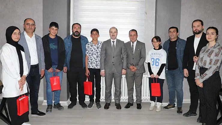 Başkale'de başarılı öğrenciler ödüllendirildi