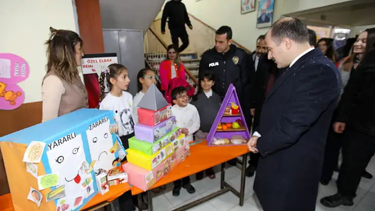 Başkale'de bilim fuarı düzenlendi