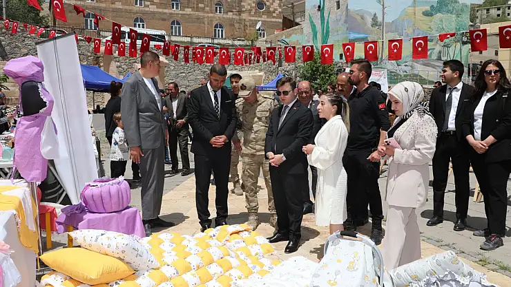 Başkale'de el emeği göz nuru ürünler sergilendi