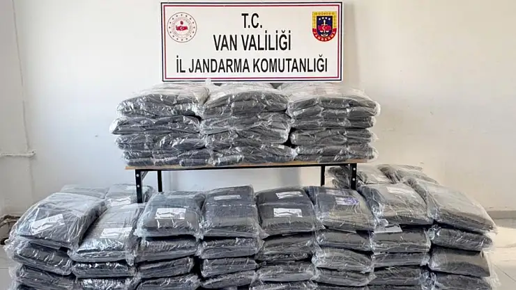 Başkale'de gümrük kaçağı malzemeler ele geçirildi