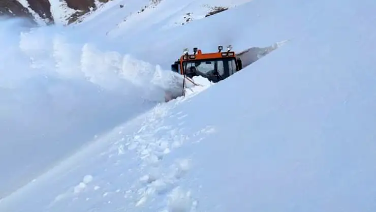 Başkale'de kar kalınlığı 5 metreyi geçti