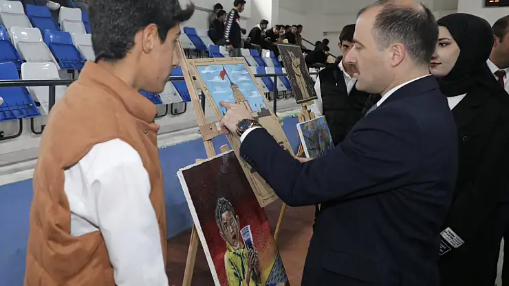 Başkale'de resim sergisi düzenlendi