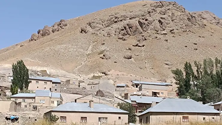 Başkale'deki mahalleli, felaket yaşanmadan çözüm istiyor