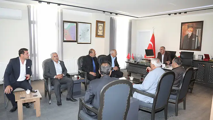 Başkale muhtarları Eş Başkanları ziyaret etti