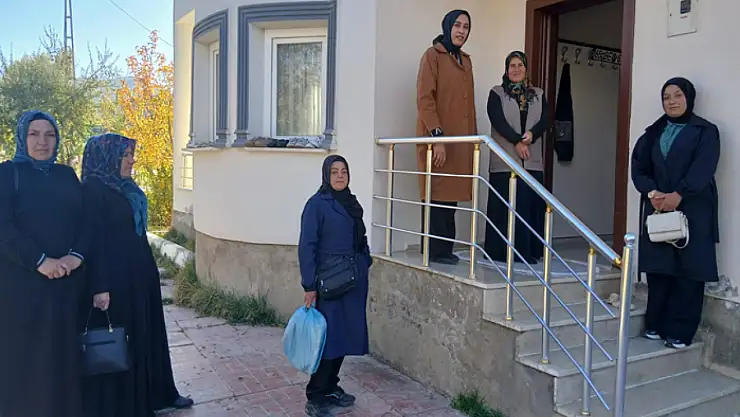 Başkan Ilıkan Hoşap Mahallesi'nde kadınlarla buluştu