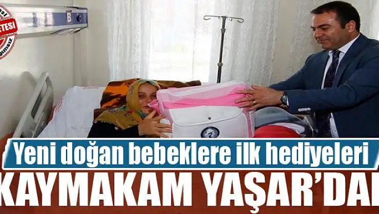 Yeni doğan bebeklere ilk hediyeleri kaymakam Yaşar'dan