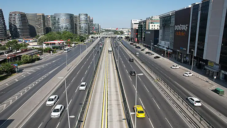 Bayramın ilk gününde yollar boş kaldı