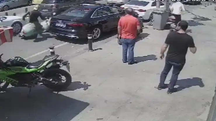 Bebek'te ünlü oyuncunun kaza anı kamerada