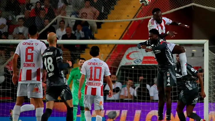 Beşiktaş Antalyaspor'u 3 golle geçti!