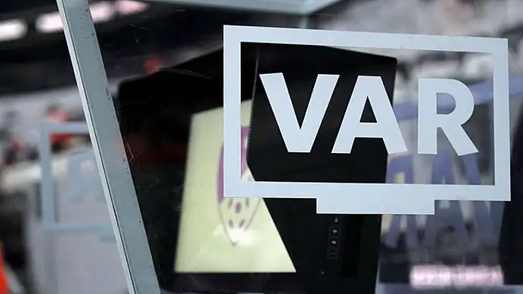 Beşiktaş - Galatasaray derbisinin VAR konuşmaları açıklandı