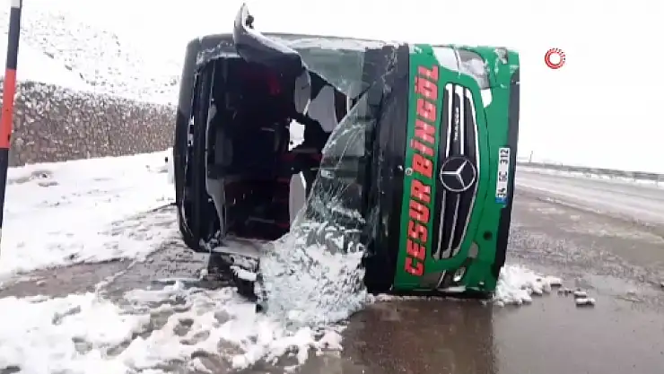 Bingöl'de otobüs devrildi: 2 ölü, 16 yaralı