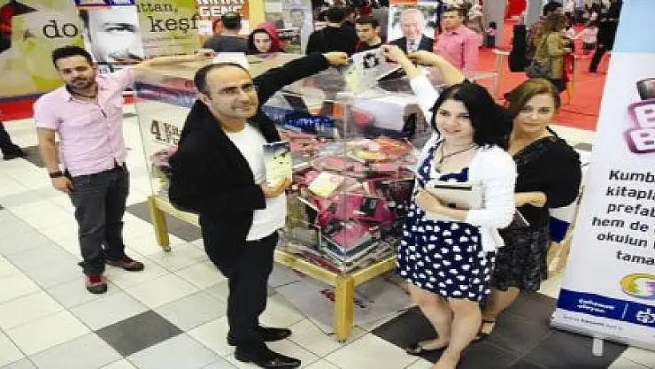 TÜRKİYE VAN'I UNUTMUYOR