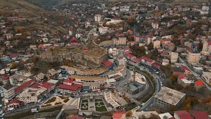 Bitlis'in tarihi çarşısı sonbaharın eşsiz renkleriyle görüntülendi
