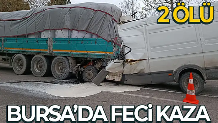 Bursa'da kamyonet tıra çarptı: 2 ölü