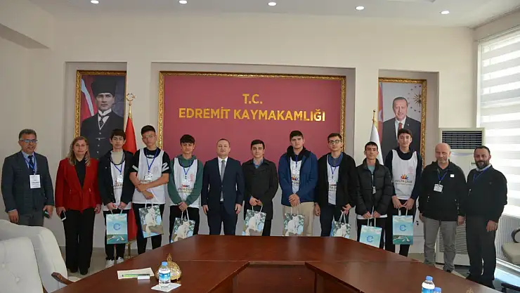 Bursalı öğrencilerden Kaymakam Erdem'e ziyaret