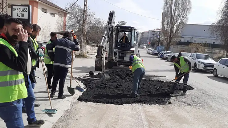 Büyükşehir'den yol bakım onarım çalışması