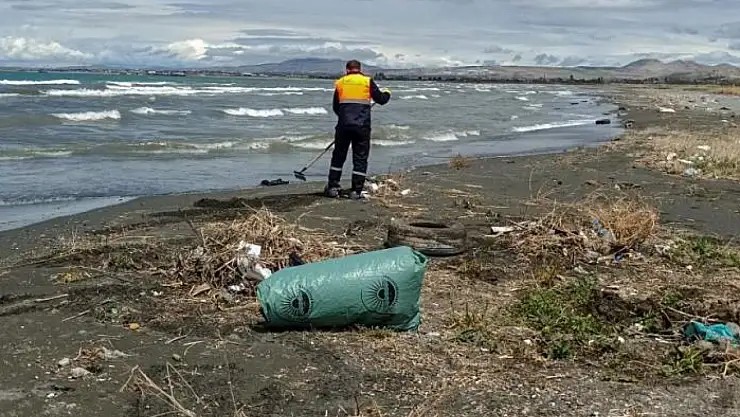 Büyükşehir inci kefali göç güzergahındaki dereleri temizledi