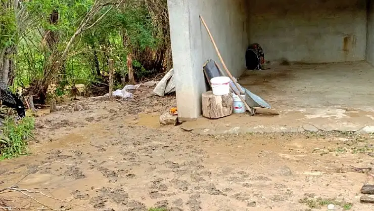 Büyükşehir, sel ve su taşkınlarından etkilenen ilçelerde çalışmalarını sürdürüyor