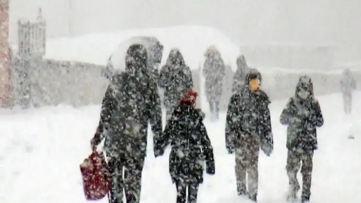 Çaldıran'da taşımalı eğitime kar engeli