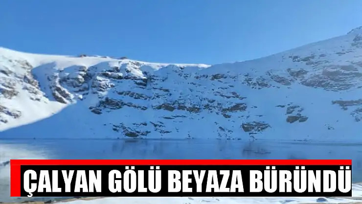 Çalyan Gölü beyaza büründü