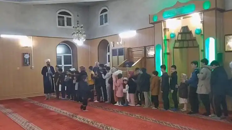Camide çocuklar için 'çocuk market' kuruldu